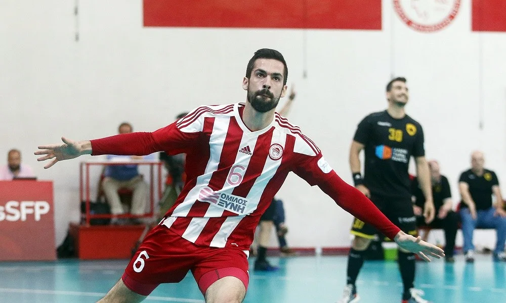 Ολυμπιακός - ΑΕΚ 22-17: Ένα βήμα από την κούπα!
