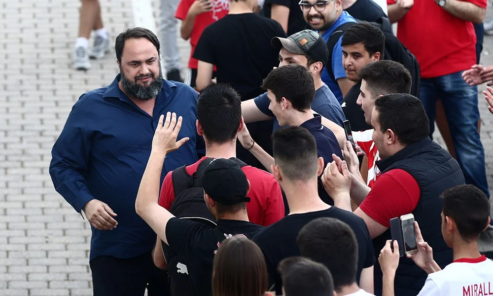 Βαλμπουενά: Υπέγραψε και αποθεώθηκε (videos+photos)