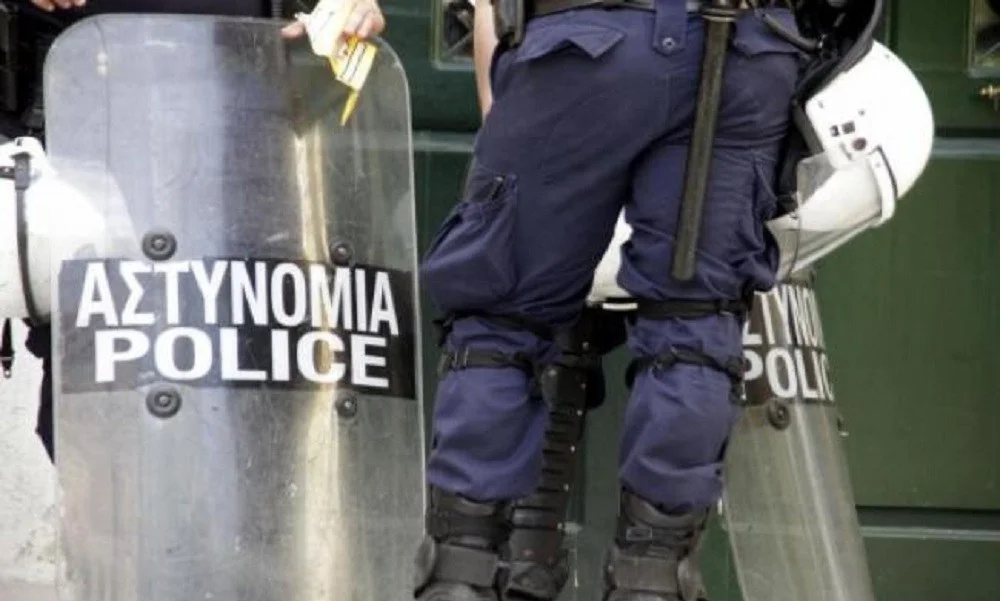 Άγριο «ξύλο» σε κατάστημα: Οπαδικές διαφορές βλέπει η ΕΛ.ΑΣ.