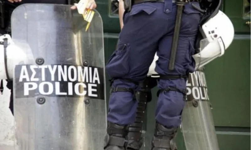 Άγριο «ξύλο» σε κατάστημα: Οπαδικές διαφορές βλέπει η ΕΛ.ΑΣ.