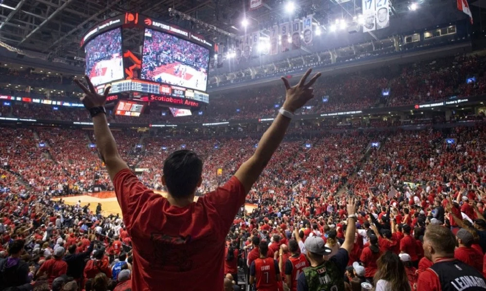 NBA: Πλήρωσε 101.015 δολάρια για τον τέταρτο τελικό (pic)