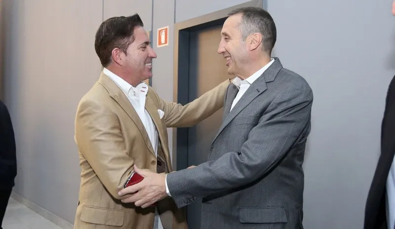 Αρμάνι: «Βλέπει» Πασκουάλ και... Μπλατ για τον πάγκο
