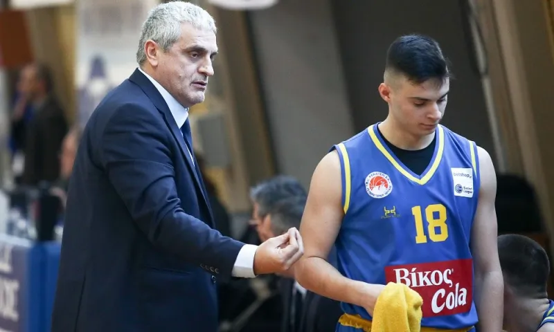 Καράμπελας: Θα μάθει πολλά δίπλα στον Πεδουλάκη