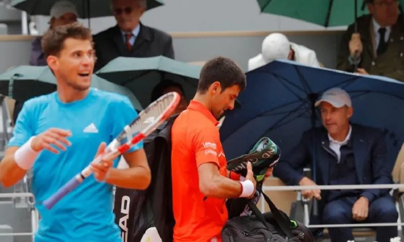 Roland Garros: Αναβολή στο ματς Τζόκοβιτς-Τιμ
