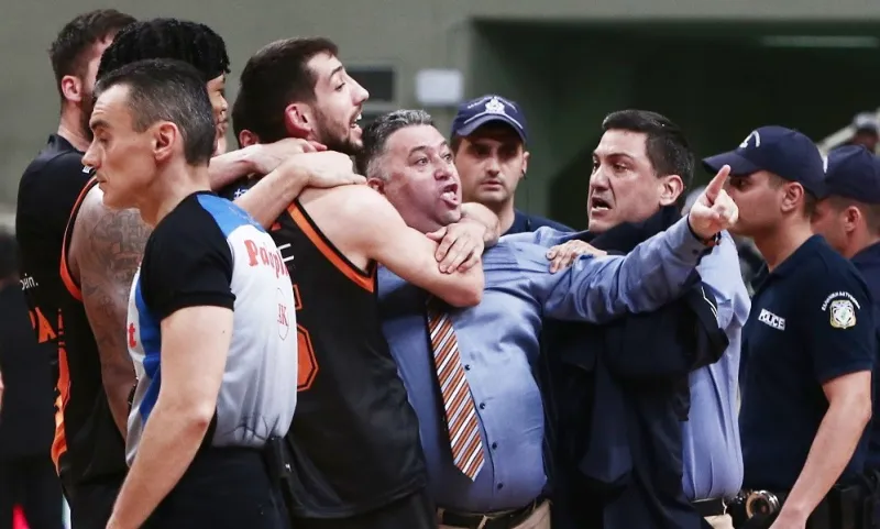 Γιατράς: «Μην γράφετε ότι είμαι ταβερνιάρης!»