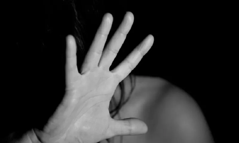 Χαλκίδα: 62χρονος βίασε 26χρονη με μπουκάλι!