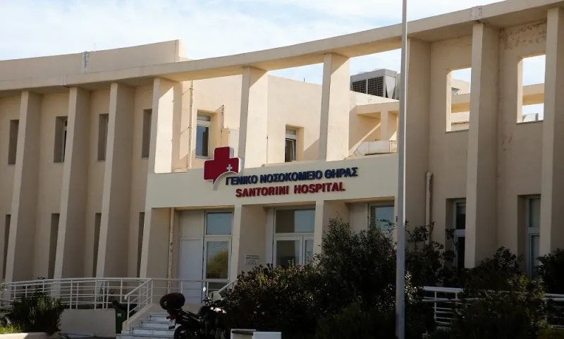 Σαντορίνη: Καναδός πλήρωσε... χρυσές εξετάσεις (pic)