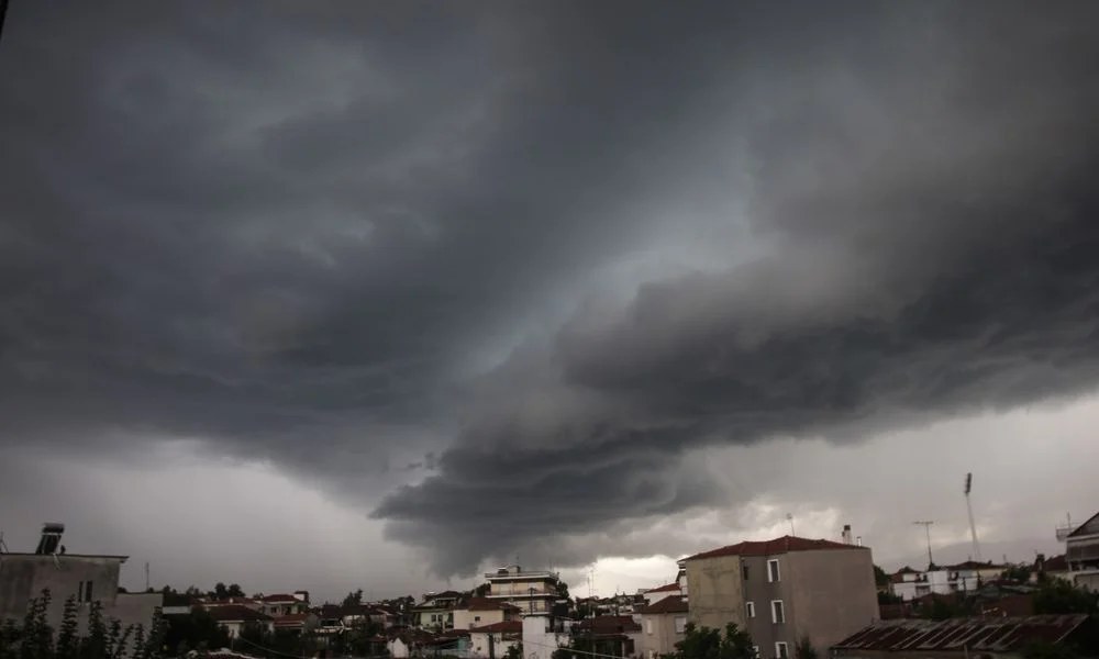 Καιρός 12/6: Ζέστη με βροχές μετά το μεσημέρι