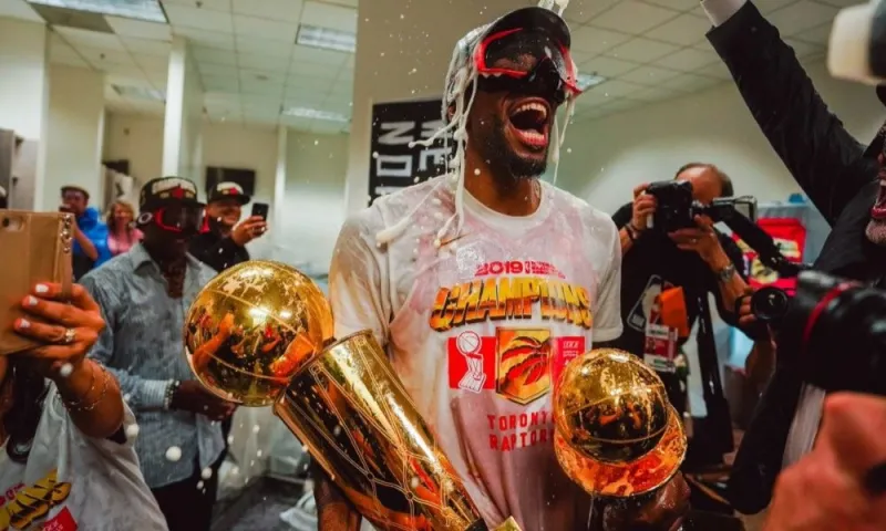NBA: Η απονομή του πρωταθλήματος στους Ράπτορς (pics+vids)