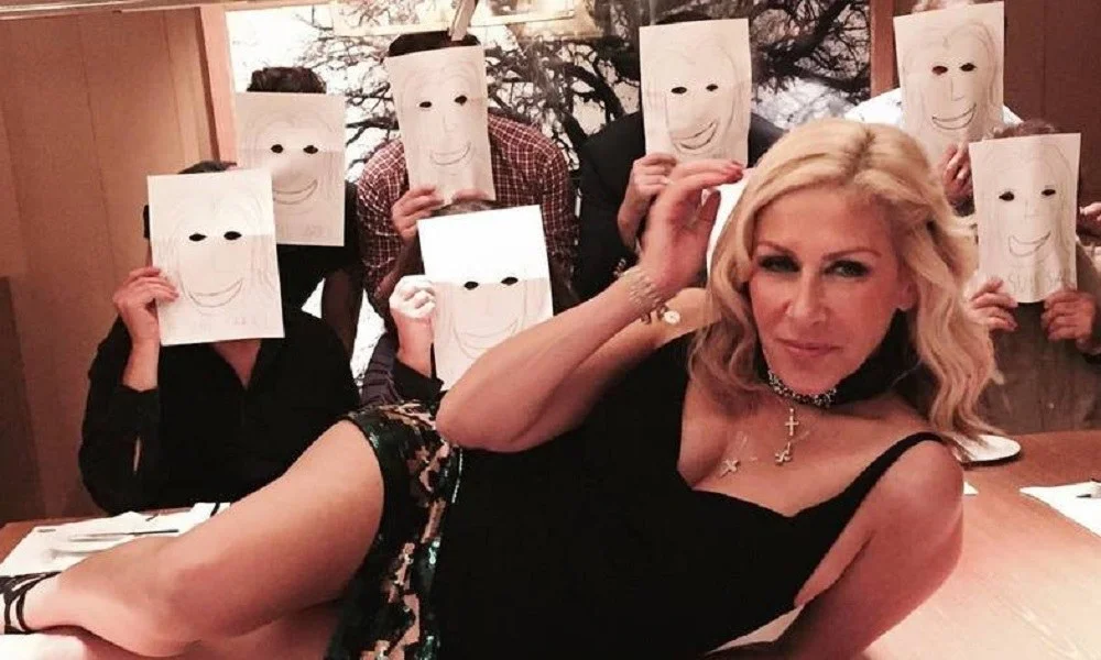 Έφη Σαρρή: «Έχω να κάνω σεξ 20 χρόνια»! (vid)