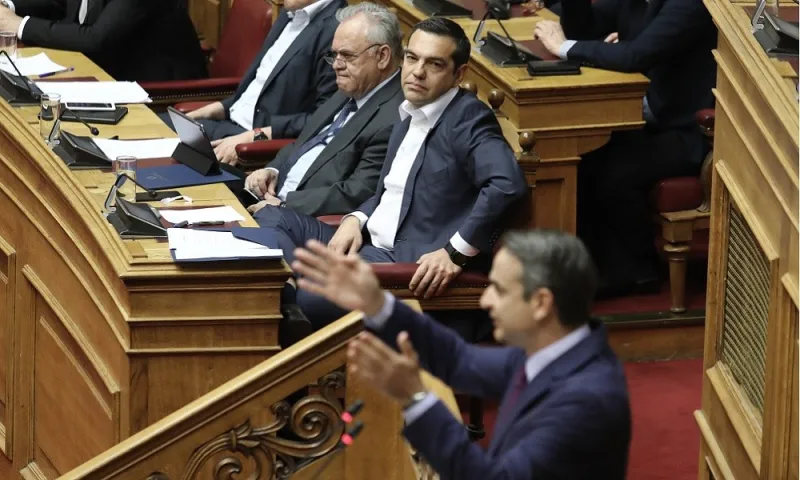 ΣΥΡΙΖΑ – ΝΔ: «Σφαγή» για τις προσλήψεις