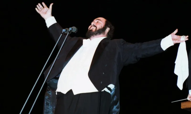Παβαρότι: Η ζωή του γίνεται ντοκιμαντέρ (vid)