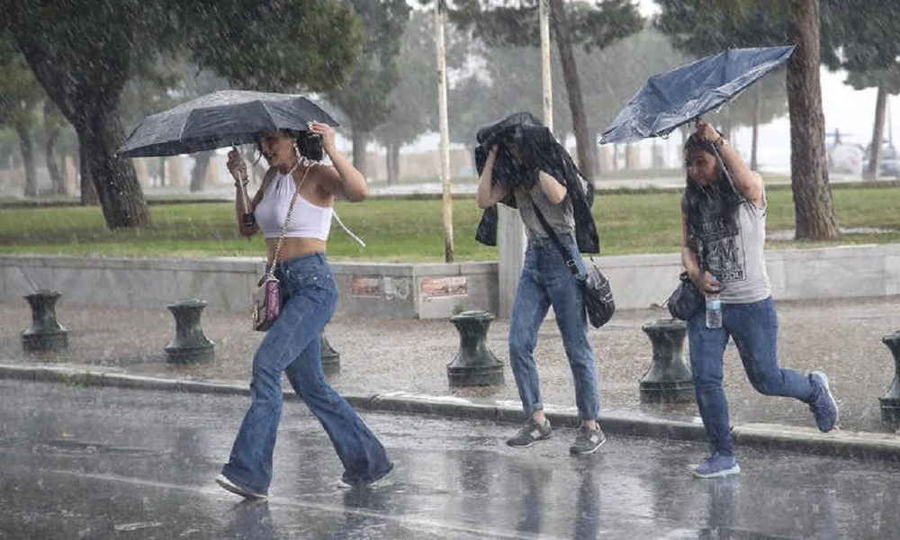 Καιρός Αγίου Πνεύματος: Ζέστη με βροχές και καταιγίδες!
