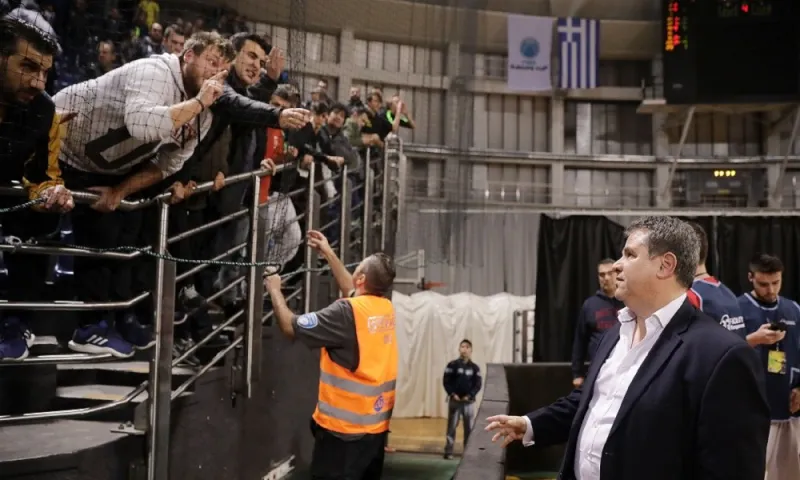 Άρης: «Επίσκεψη» οπαδών σε Γουλιέλμο