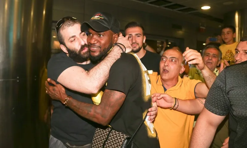 Ιντέγε: Ώρα υπογραφής και… νέας αποθέωσης! (vids)