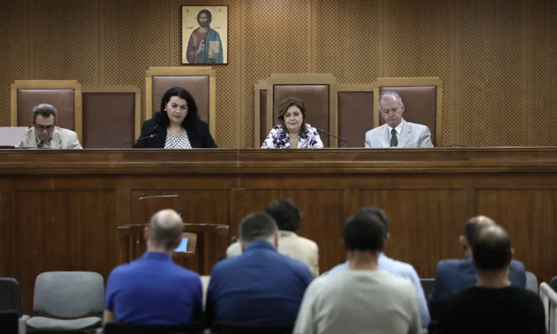 Δίκη Χρυσής Αυγής: Πολλοί απόντες κι εκνευρισμός