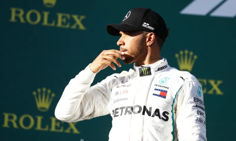Formula 1: Pole position για τον ασυναγώνιστο Χάμιλτον
