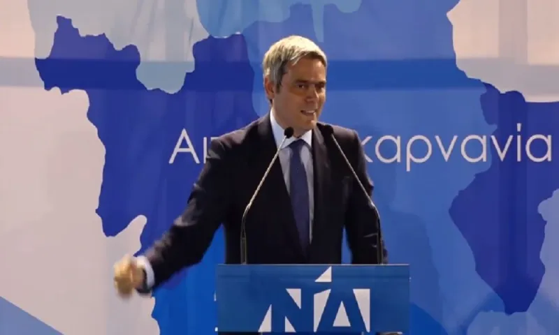 Σαμαράς και χιλιάδες κόσμου στην πολιτική ομιλία Καραγκούνη