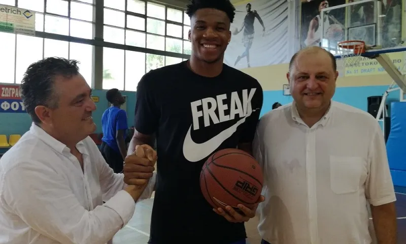 Αντετοκούνμπο: Γυμναστήριο Ζωγράφου Antetokounbros!
