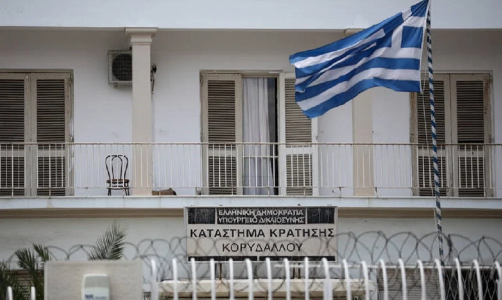 Κρατούμενος αντέγραφε στις Πανελλήνιες και τράβηξε μαχαίρι στον επιτηρητή!
