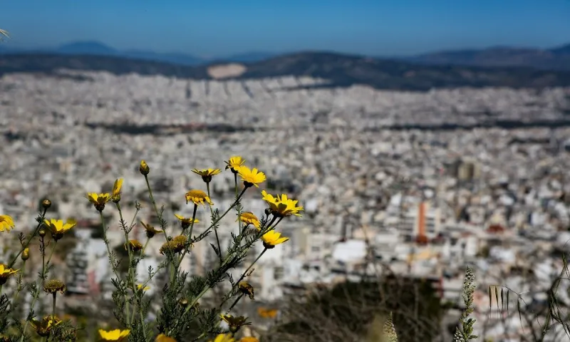 Καιρός: Δροσιά πριν τον καύσωνα και 8 μποφόρ στο Αιγαίο