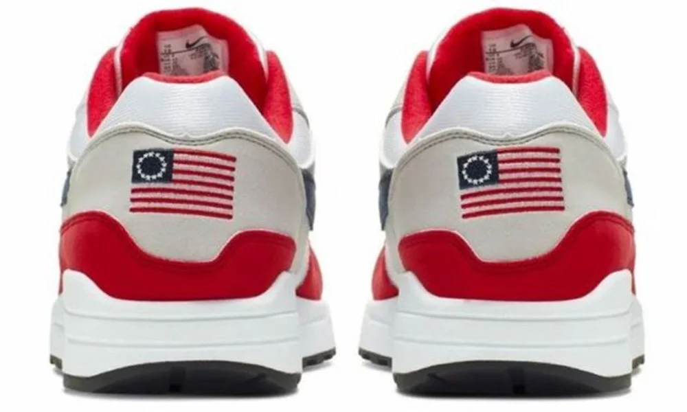 Nike: Απέσυρε... ναζιστικά παπούτσια