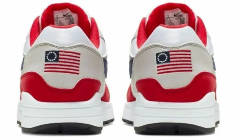 Nike: Απέσυρε... ναζιστικά παπούτσια