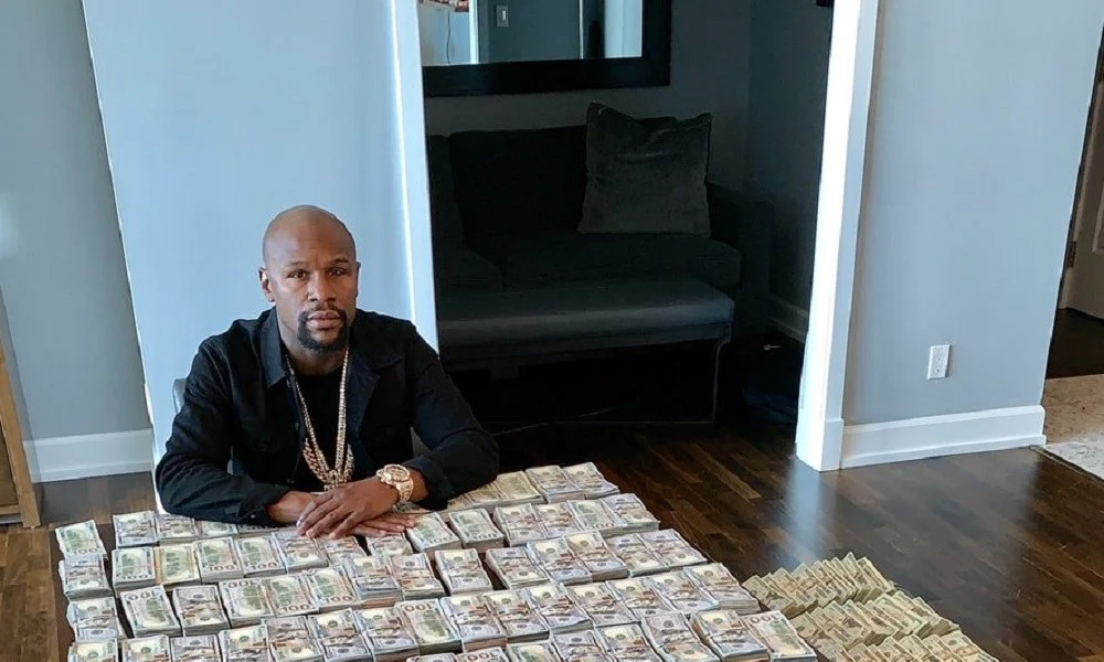 Floyd Mayweather: Απίστευτη επίδειξη πλούτου! (vids)