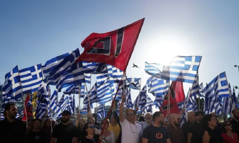 Χρυσή Αυγή: Απειλεί με επιστροφή στους δρόμους