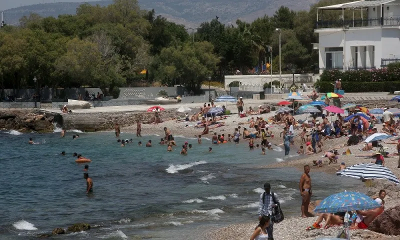 Καιρός: Καύσωνας με βροχές και καταιγίδες
