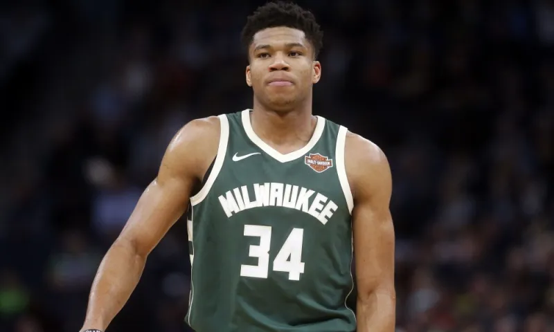 Αντετοκούνμπο: Εμφάνιση MVP στη Drew League (pics)