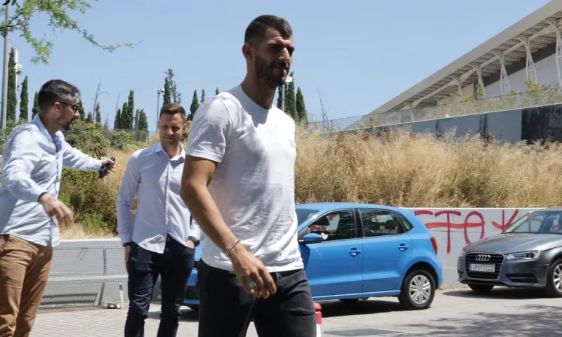 ΑΕΚ: Στα γραφεία της ΠΑΕ ο Νέλσον Ολιβέιρα