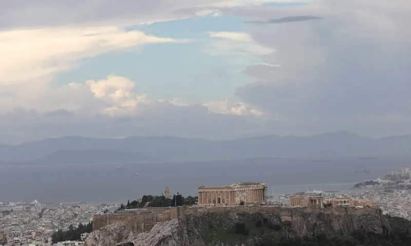 Καιρός 23/7: Αρκετή ζέστη και βροχές!