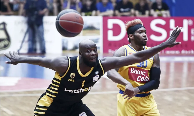 Ντελρόι Τζέιμς κατά ΑΕΚ: «Πληρώστε με...»