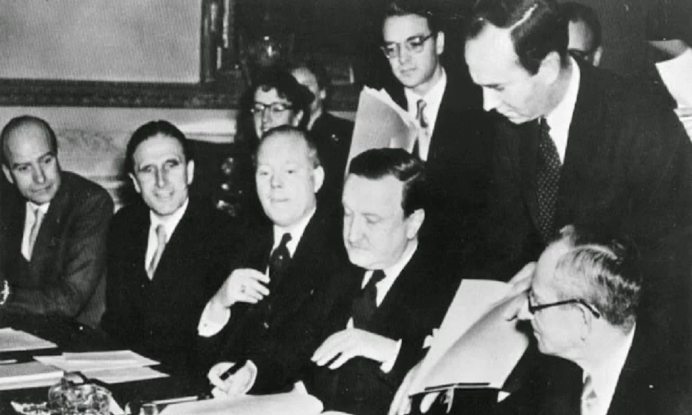 8 Αυγούστου: Υπογράφεται η διαγραφή του χρέους της Γερμανίας