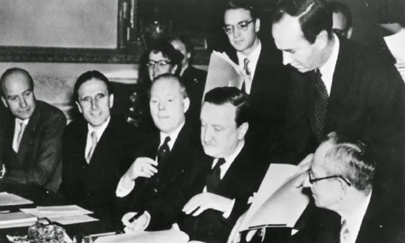 8 Αυγούστου: Υπογράφεται η διαγραφή του χρέους της Γερμανίας