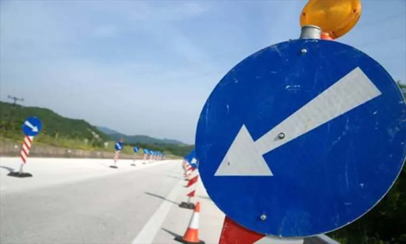 Ιωάννινα-Τρίκαλα: Νεαροί πετούν πέτρες σε διερχόμενα αυτοκίνητα