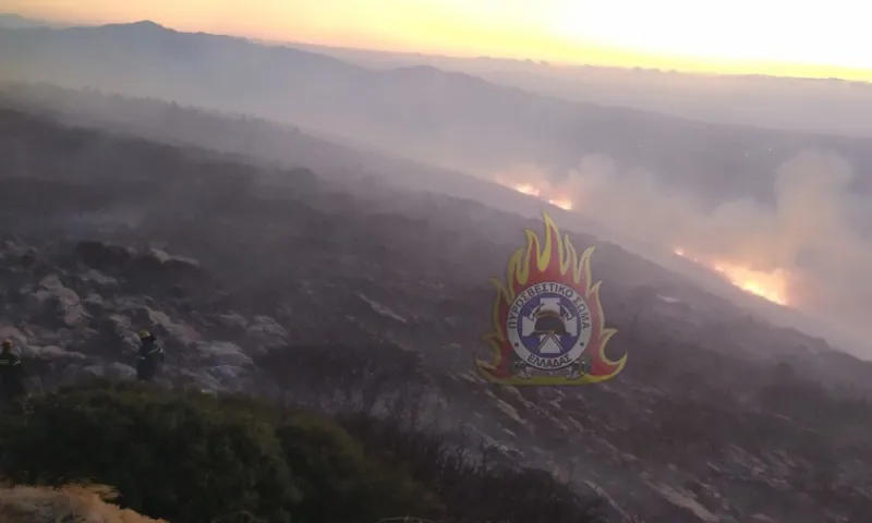 Καίγεται ο Υμηττός και κεραίες ραδιοφώνων