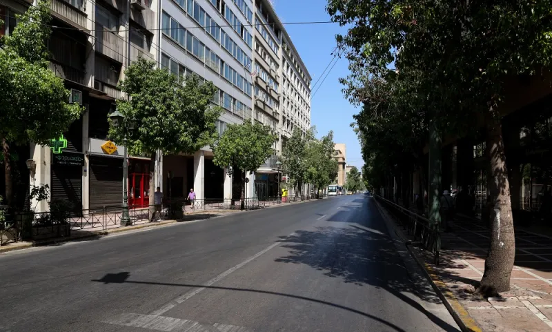 Δεκαπενταύγουστος: Η Αθήνα... πόλη φάντασμα (pics)