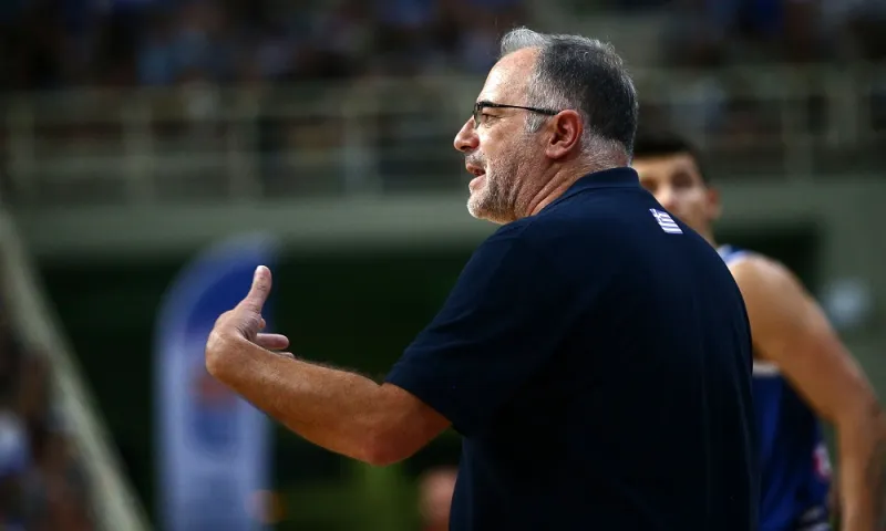 Σκουρτόπουλος: «Πρέπει να ξεκινάμε από την άμυνα» (vids)