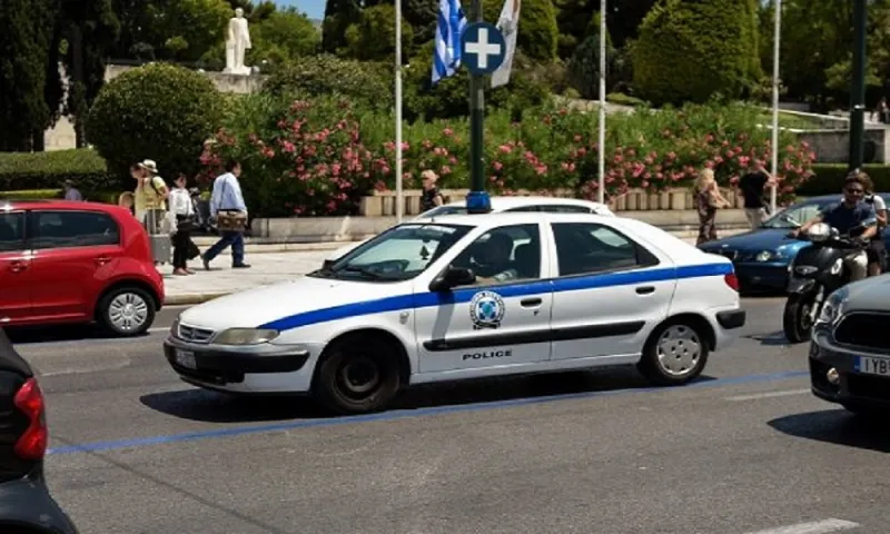 Πέτρου Ράλλη: Αυτοκίνητο μπούκαρε σε κατάστημα (vid)