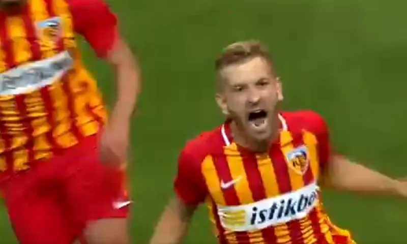 Ενρίκε: Σκόραρε αλλά το VAR είχε άλλη άποψη (vid)