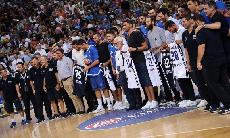 Ελλάδα: Αποθέωση κατά τη βράβευση των διεθνών (vids)