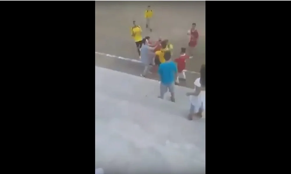 Τρελό ξύλο στο ματς Νέα Πεύκη - Κορυφή (vid)