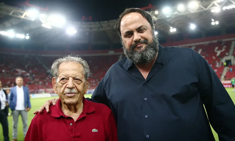 Ολυμπιακός: Κάτοχος διαρκείας ετών 90! (vid)