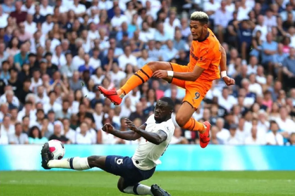 Premier League: Ήττα για την Τότεναμ, στο φινάλε η Γουλβς