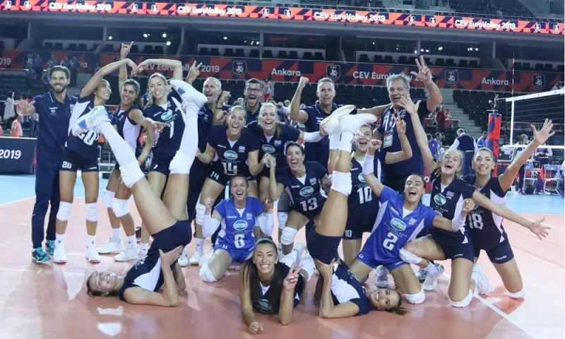Εθνική Γυναικών: Αγκαλιά με τους «16» (vid)
