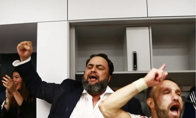 Ολυμπιακός: Γλέντι στ' αποδυτήρια, συνθήματα με Μαρινάκη (pics+vids)