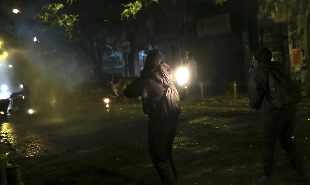 Θεσσαλονίκη: Επίθεση με βόμβες μολότοφ σε σύνδεσμο του ΠΑΟΚ