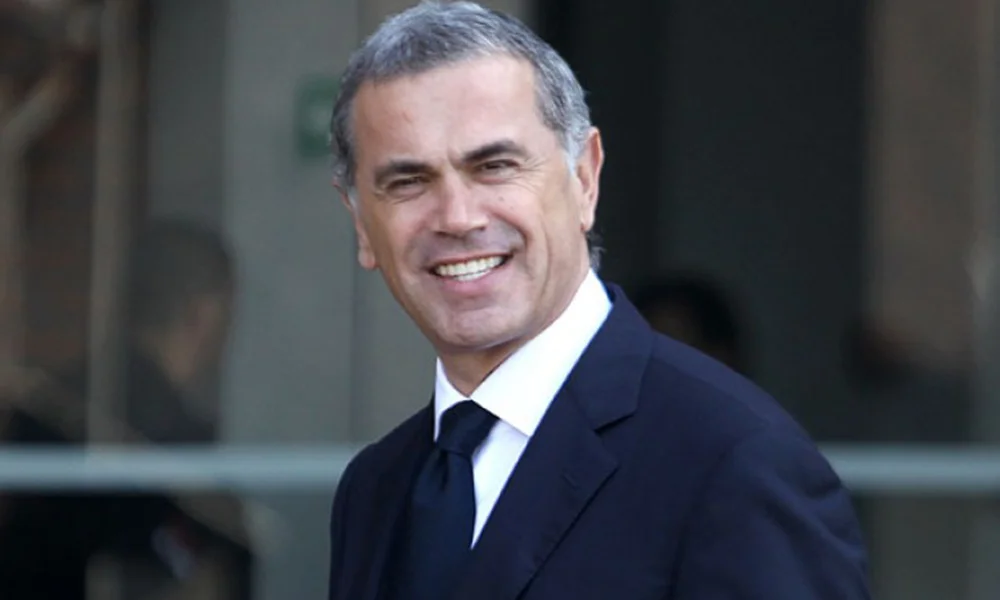 Ερυθρός Αστέρας: «Αδέρφια μας, αλλά αντίπαλοι»